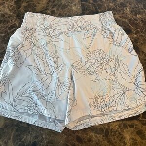 Columbia Sportswear Floral Print Athletic Shorts Coastal Chic Summer Size Medium